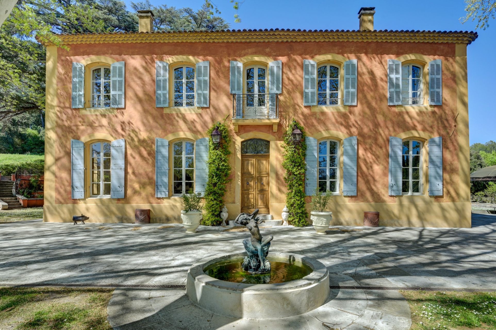 bastide 12 Rooms for seasonal rent on CABRIES (13480)