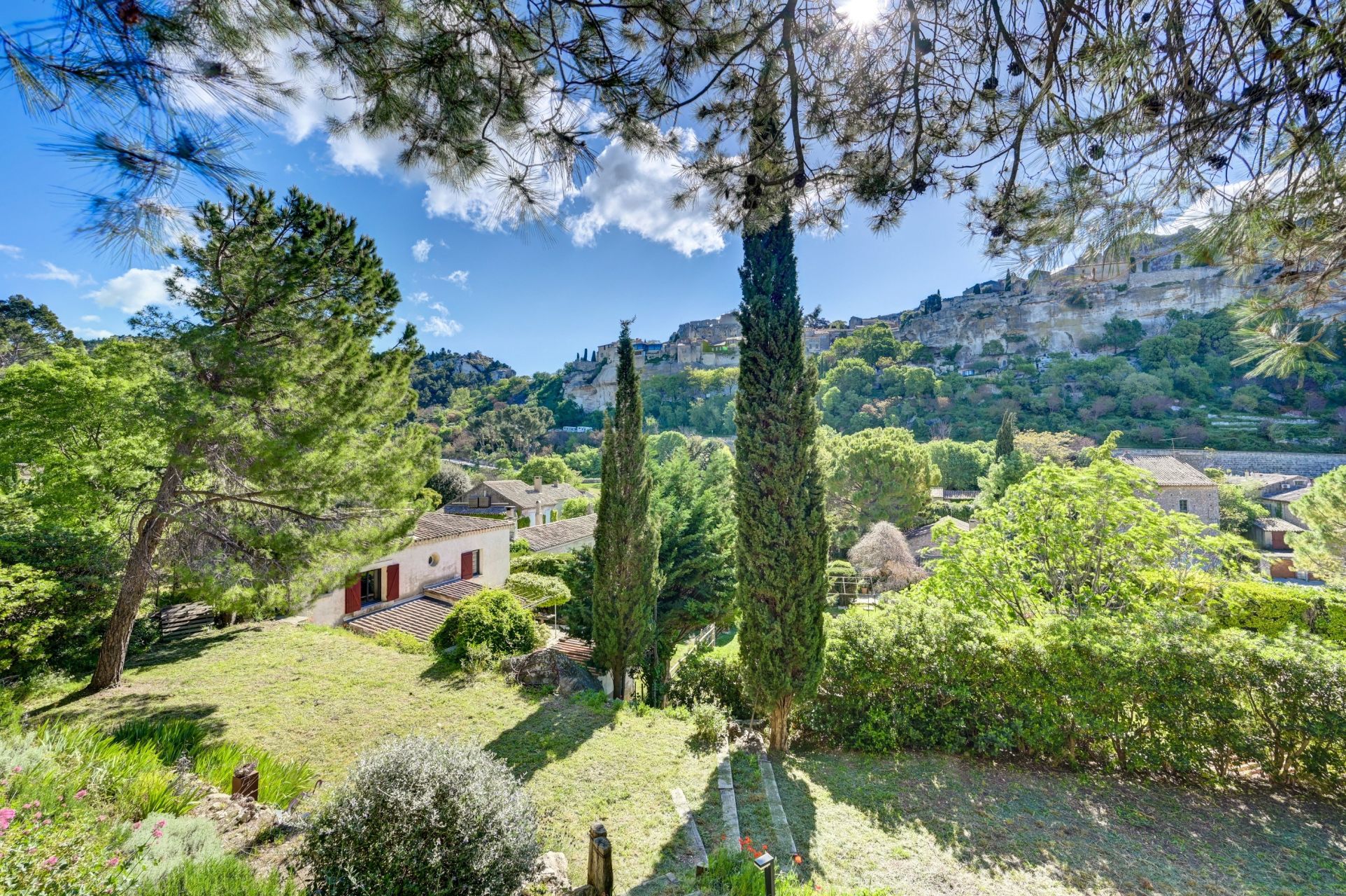 house 5 Rooms for sale on LES BAUX DE PROVENCE (13520)