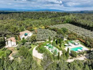 house 6 Rooms for sale on EYGALIERES (13810)