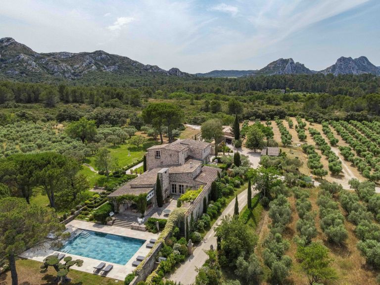 maison 12 Pièces en vente sur EYGALIERES (13810)
